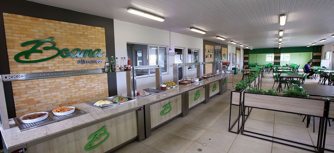 Vista interna do refeitório terceirizado