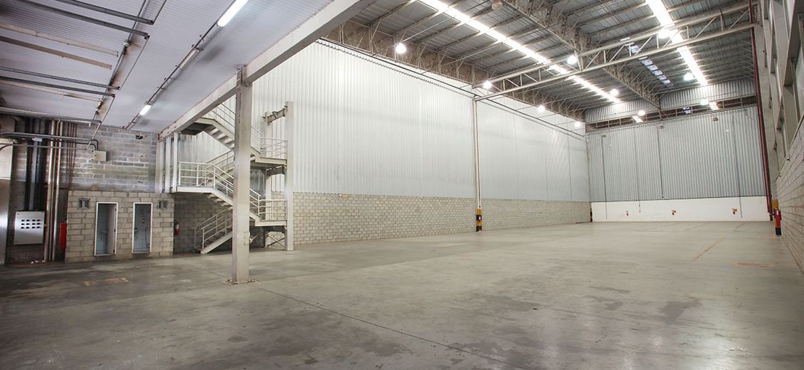 Disponibilidade de banheiros no pavimento térreo e mezanino nos módulos