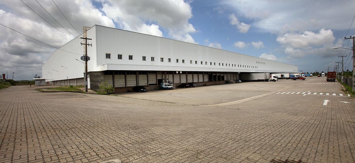 Detalhe das vias de circulação interna no fundo do galpão 01