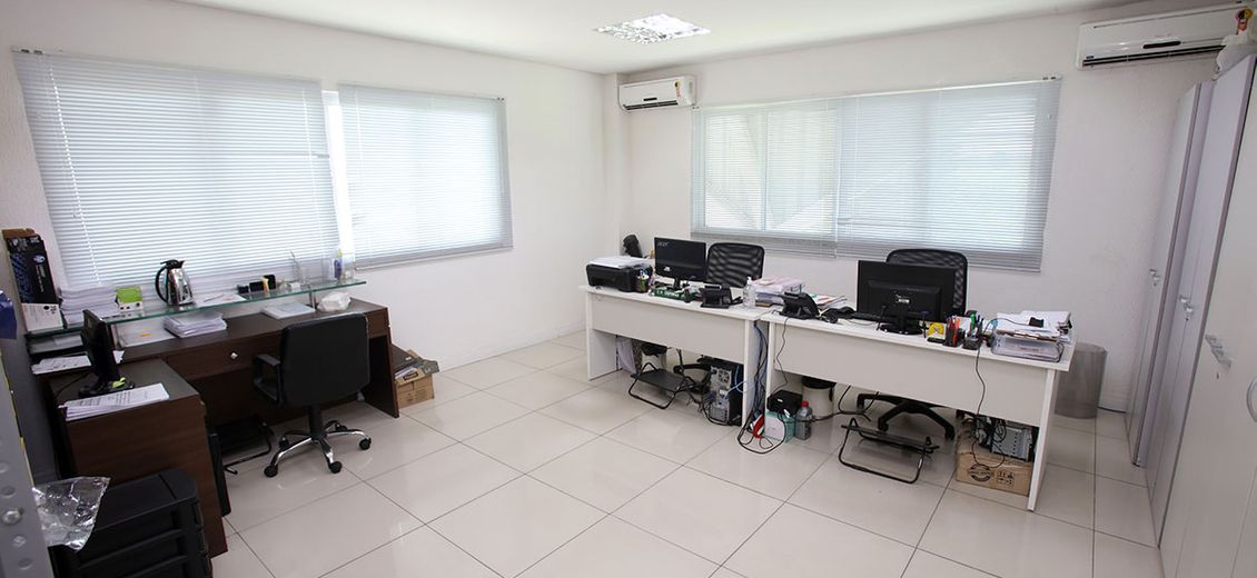 Sala da administração do condomínio na portaria