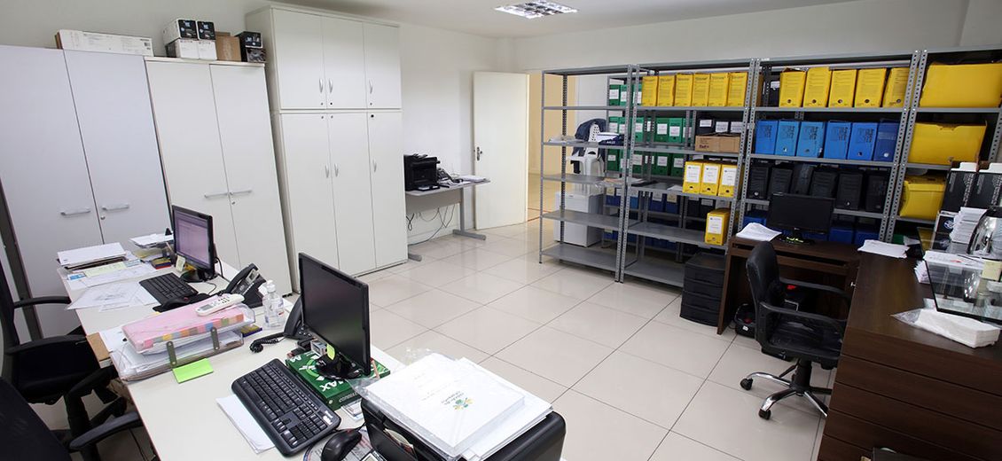 Sala da administração do condomínio na portaria